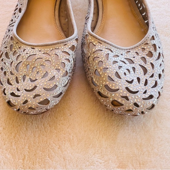 CLEARANCE Alex Marie Metallic Laser-Cut Rhinestone Leather Flats Retails
$69.99 - Picture 4 of 12